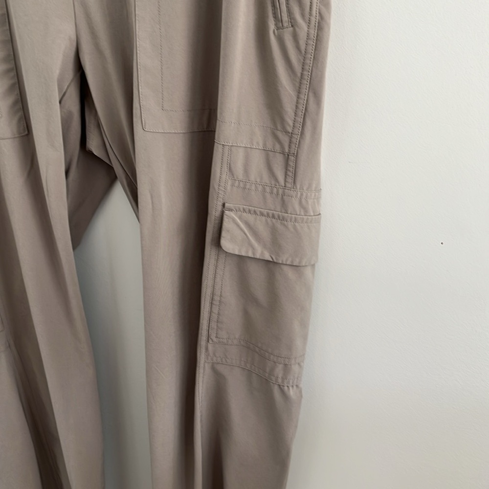 Athleta‎ Taupe Cargo Pants elastic waist great for Pilates and yoga - Picture 3 of 7